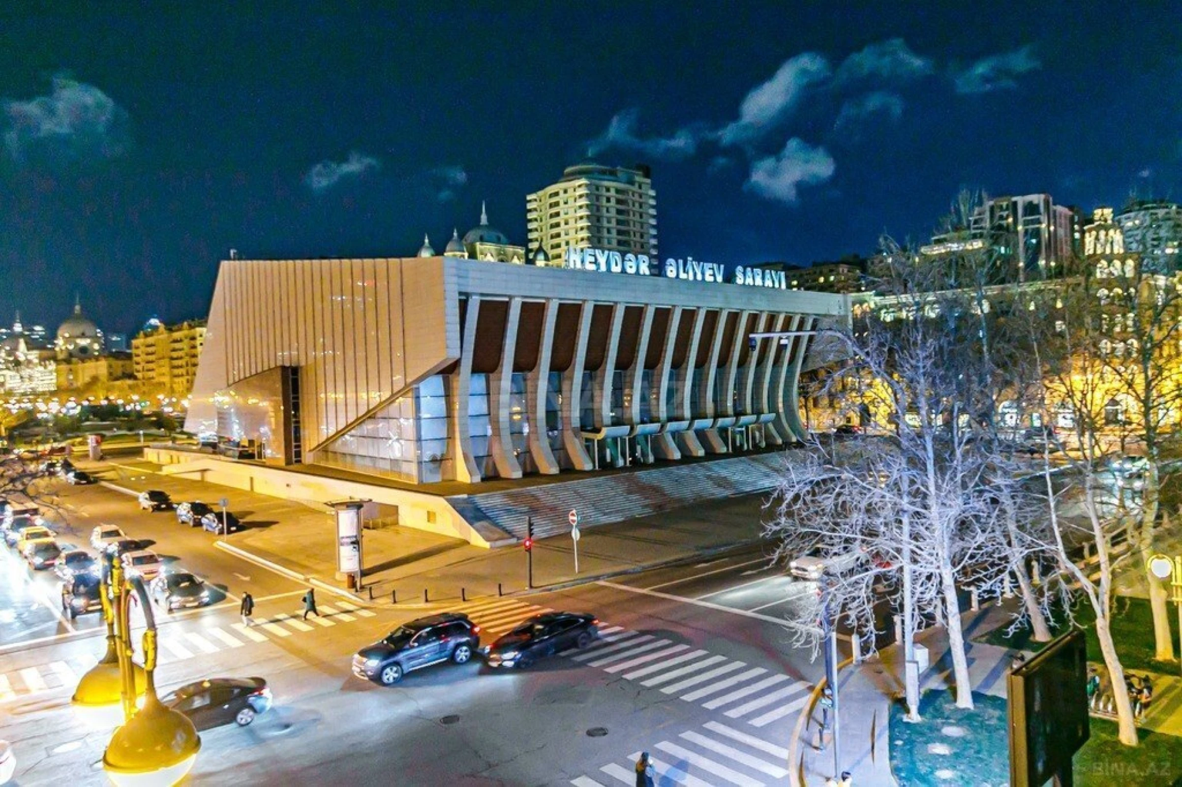 Kirayə verilir 5 otaqlı mənzil 275 m²