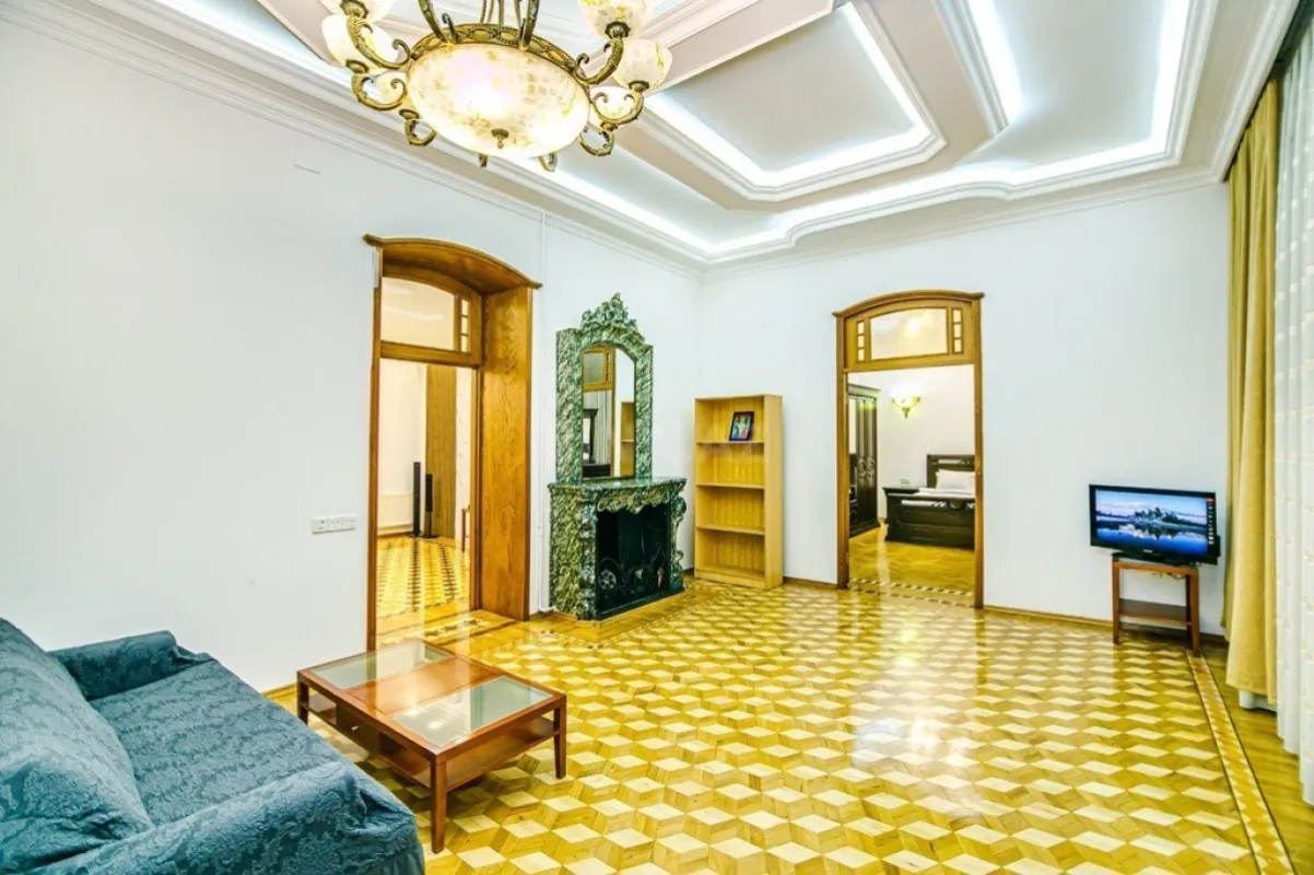 Kirayə verilir 5 otaqlı mənzil 275 m²