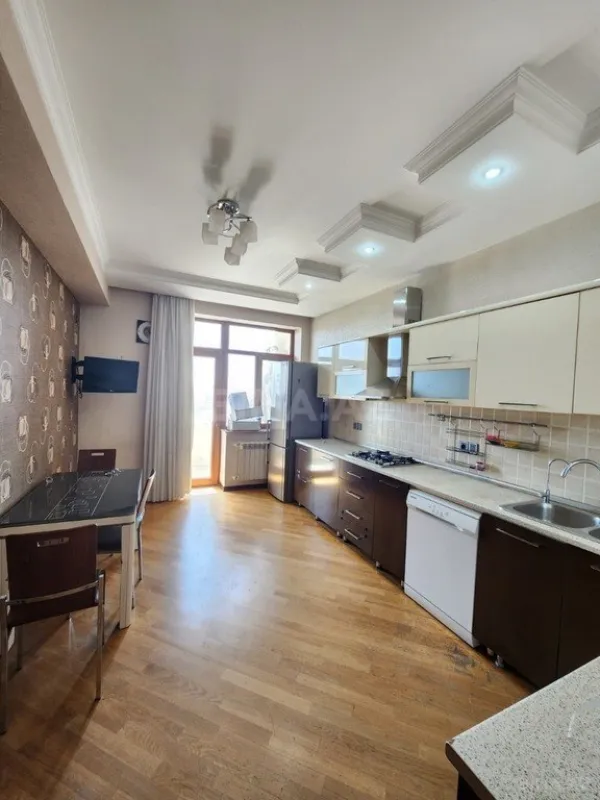 Kirayə verilir 3 otaqlı mənzil 170 m²