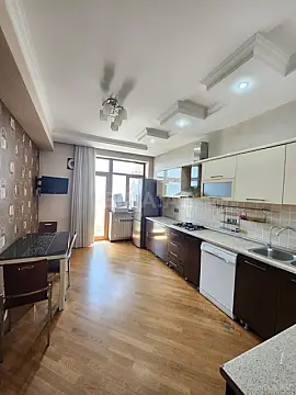 Kirayə verilir 3 otaqlı mənzil 170 m²