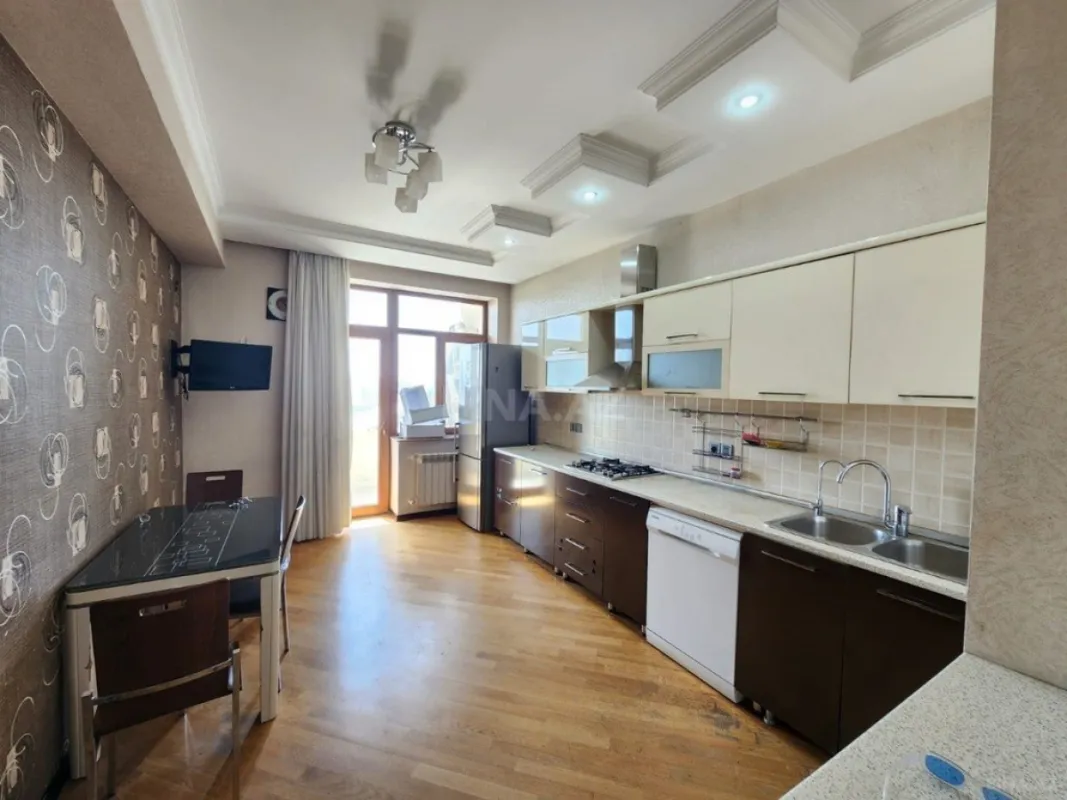 Kirayə verilir 3 otaqlı mənzil 170 m²