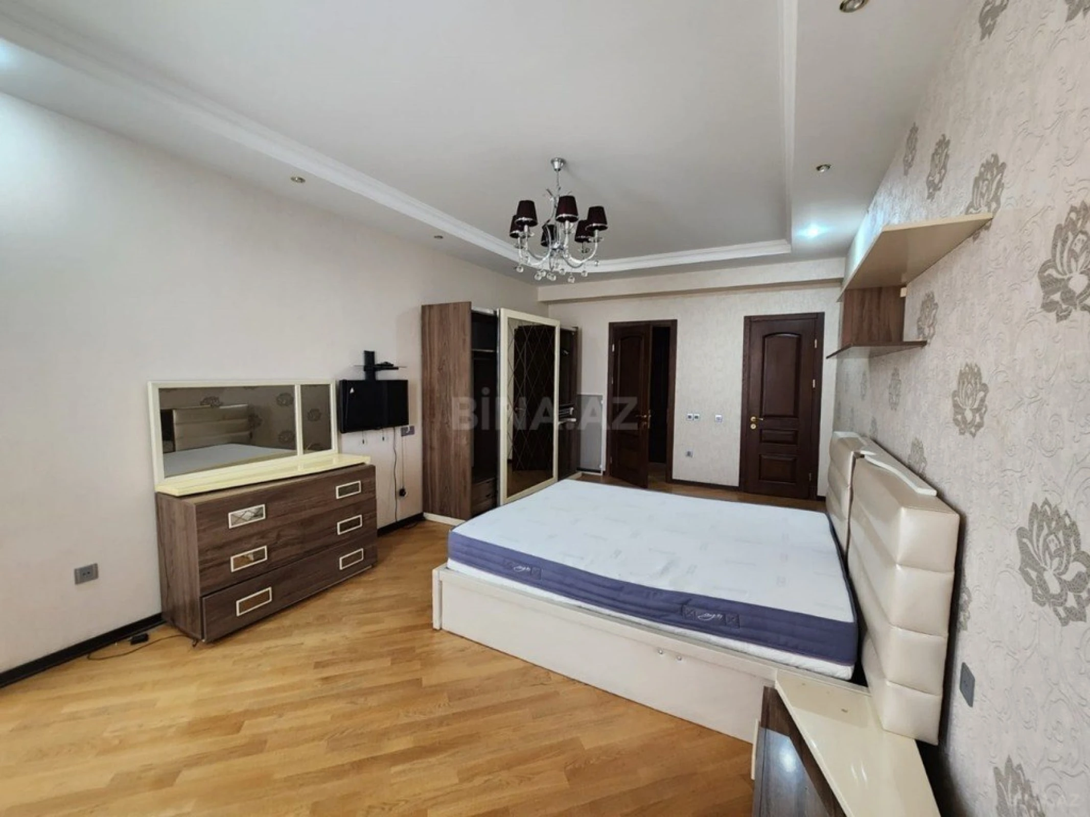 Kirayə verilir 3 otaqlı mənzil 170 m²
