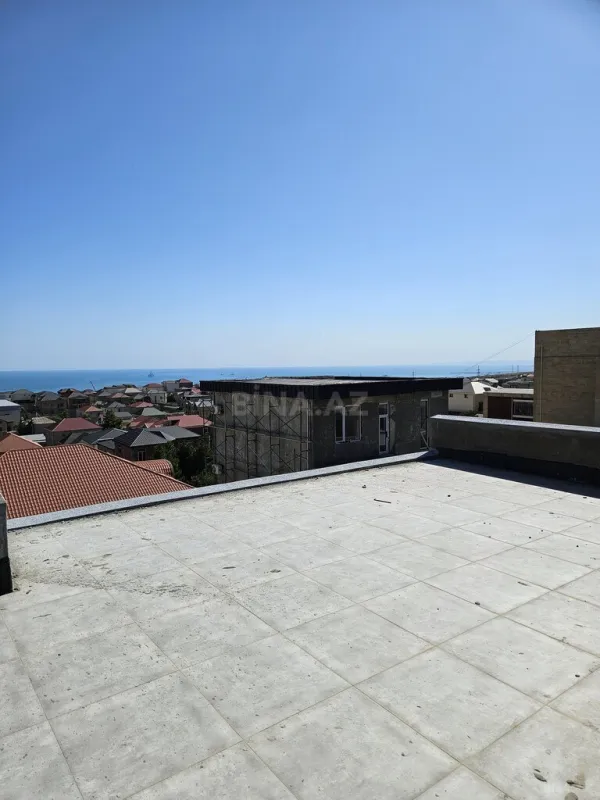 Satılır 6 otaqlı həyət evi 300 m²