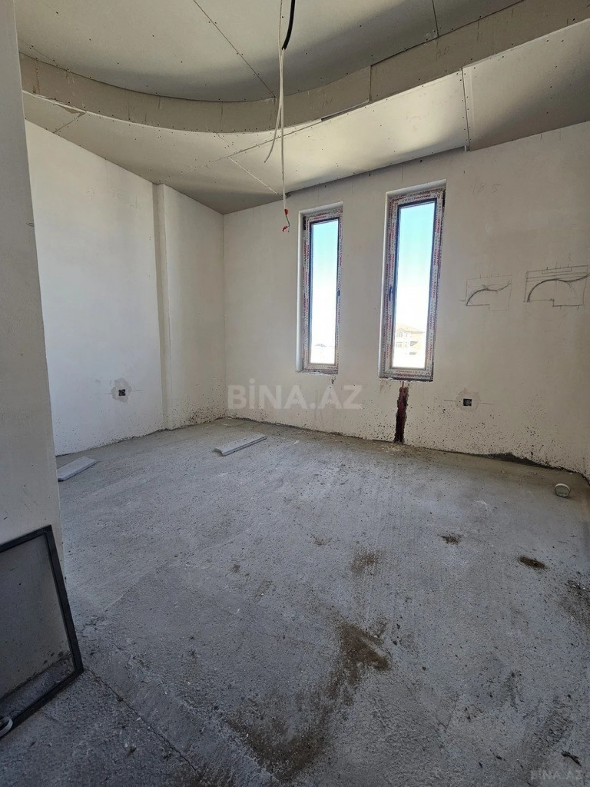 Satılır 6 otaqlı həyət evi 300 m²