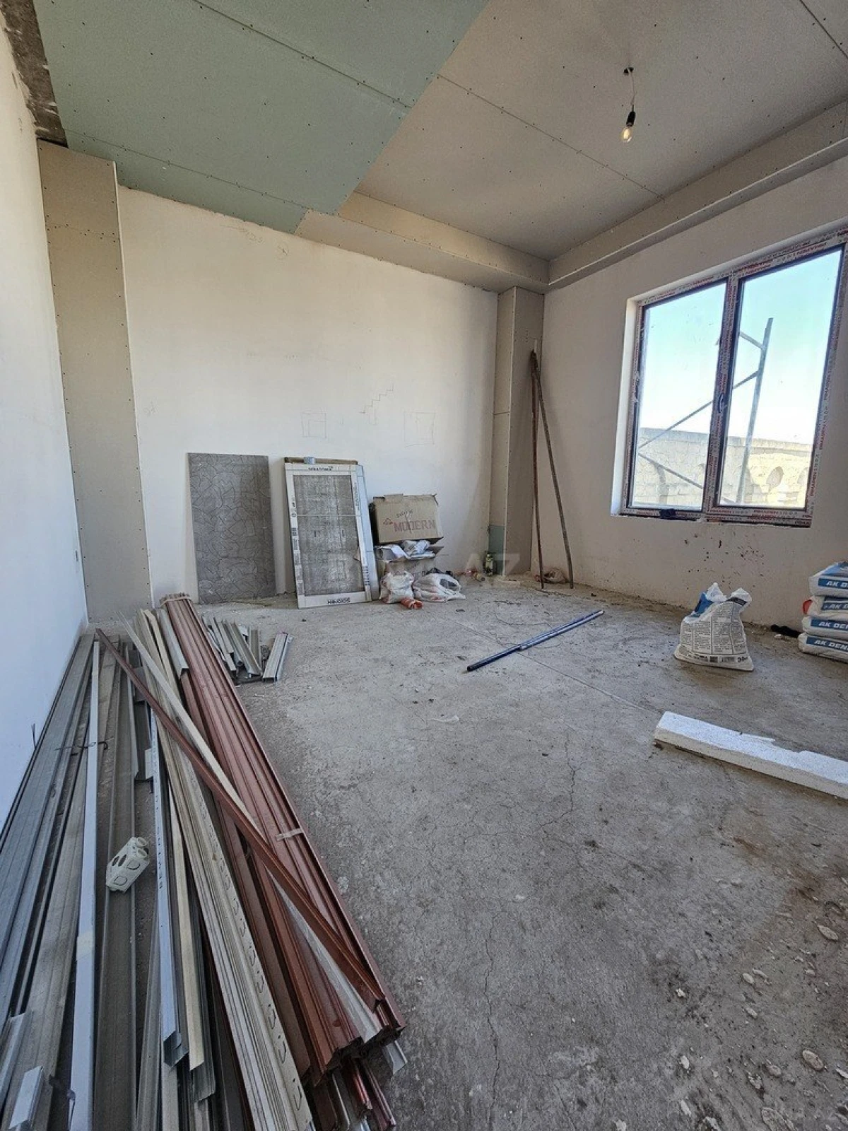 Satılır 6 otaqlı həyət evi 300 m²