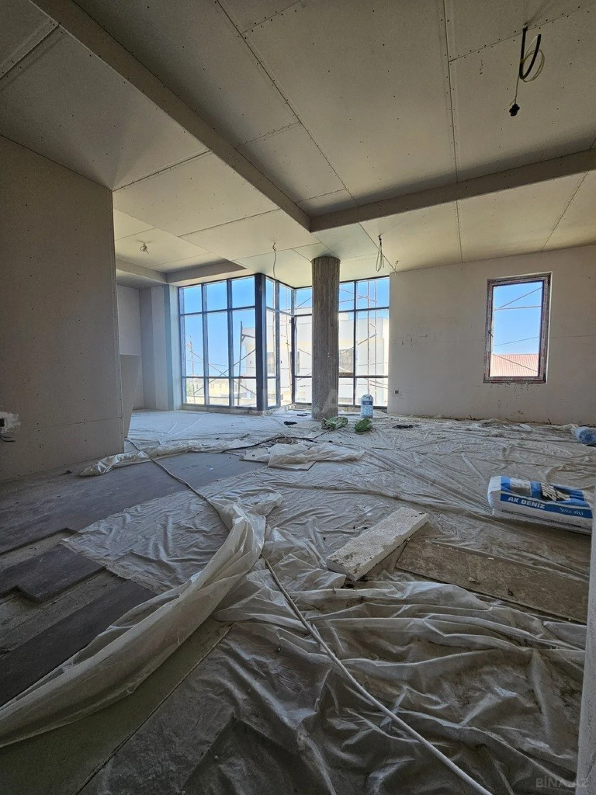 Satılır 6 otaqlı həyət evi 300 m²