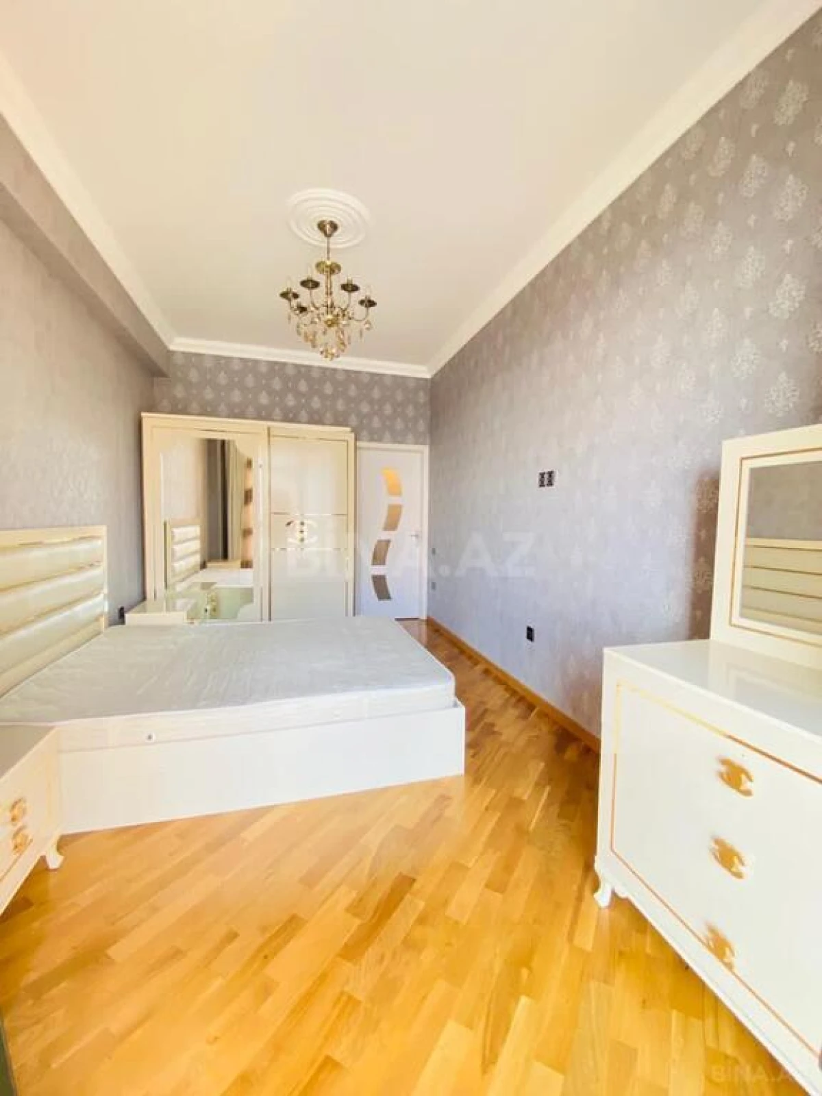 Kirayə verilir 2 otaqlı mənzil 80 m²