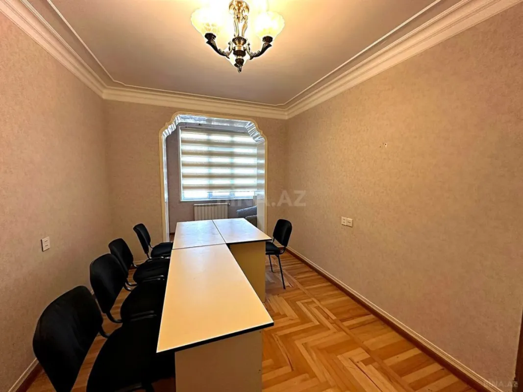 Satılır 5 otaqlı mənzil 140 m²