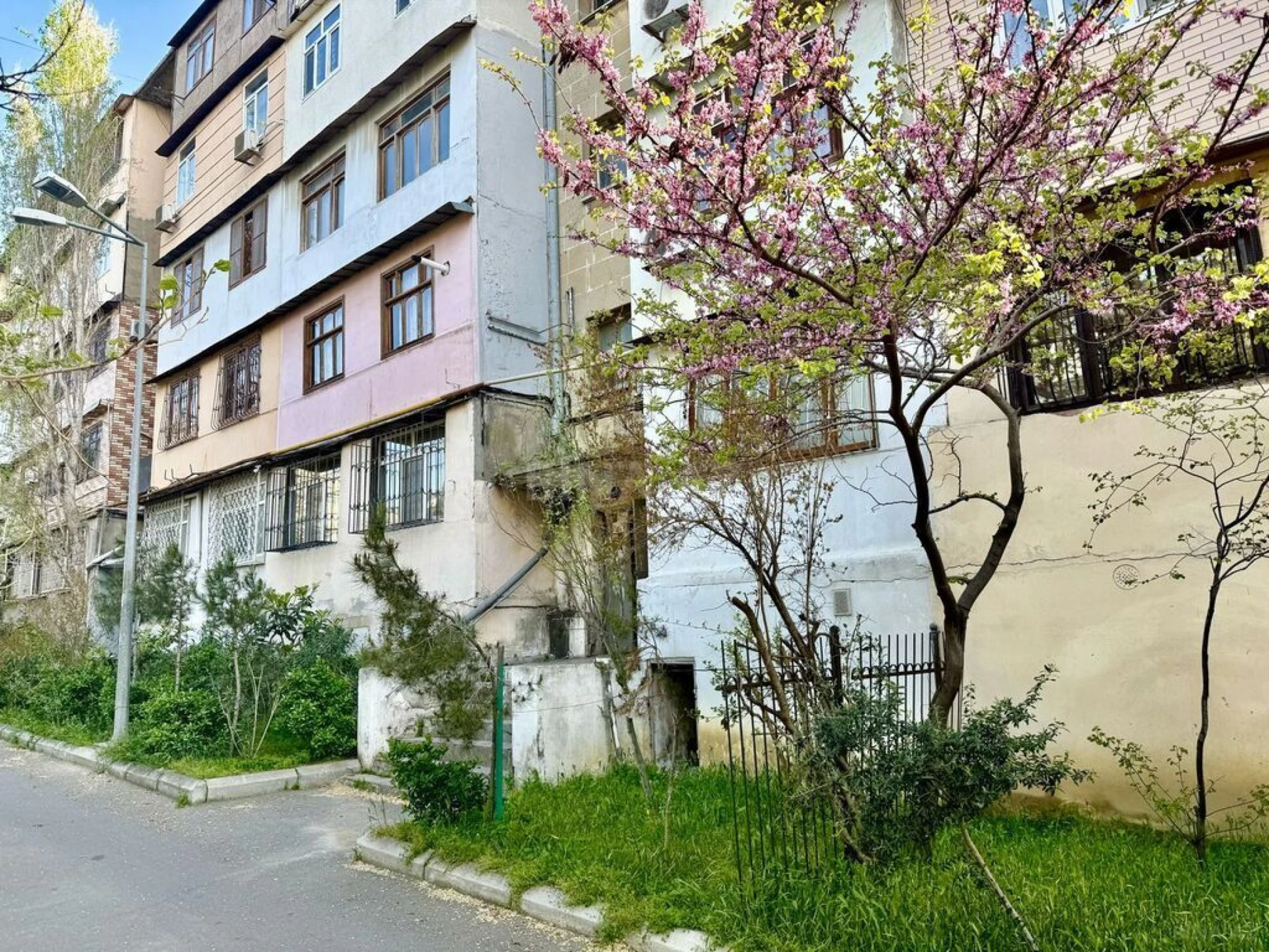 Satılır 5 otaqlı mənzil 140 m²