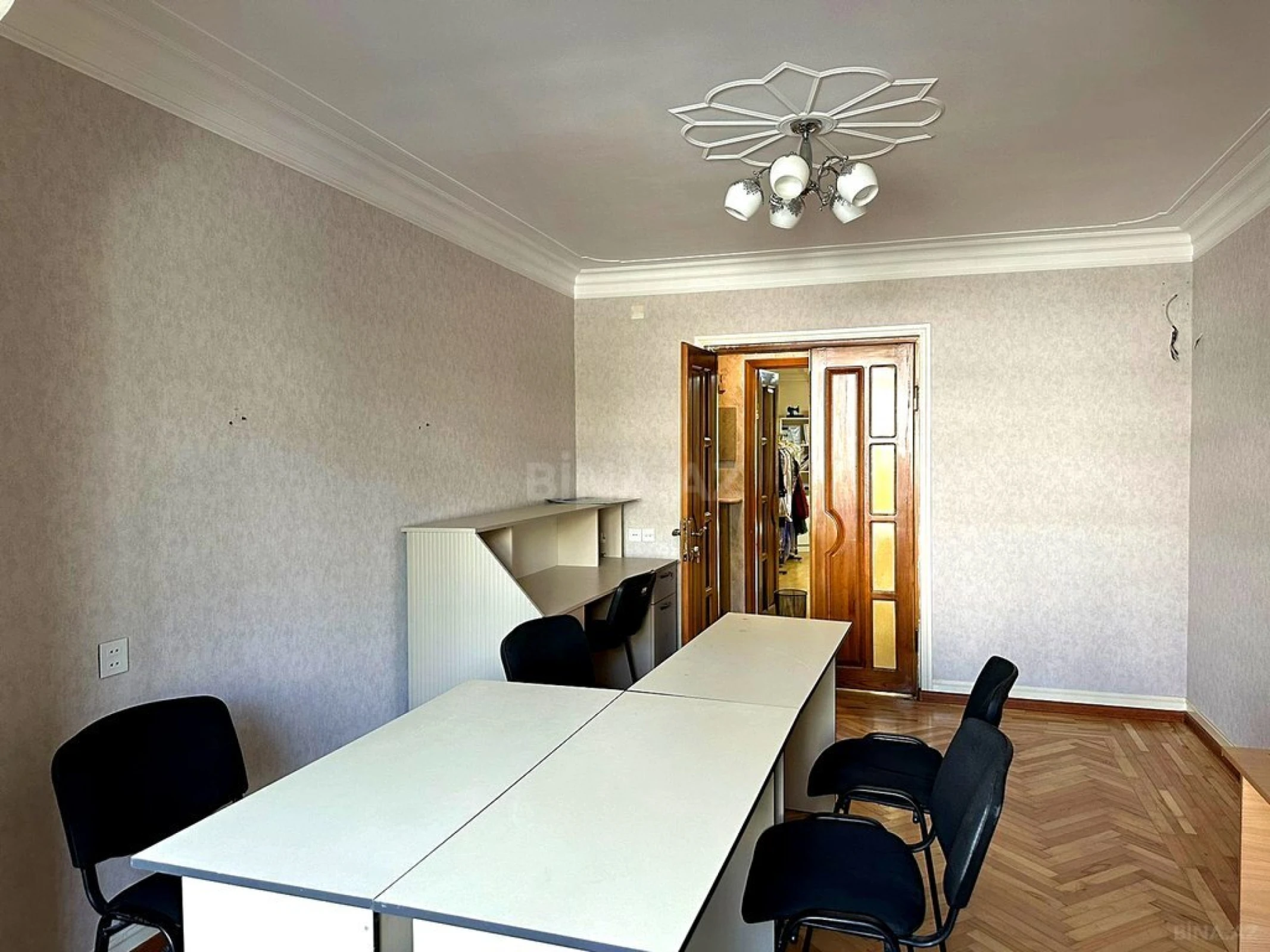 Satılır 5 otaqlı mənzil 140 m²