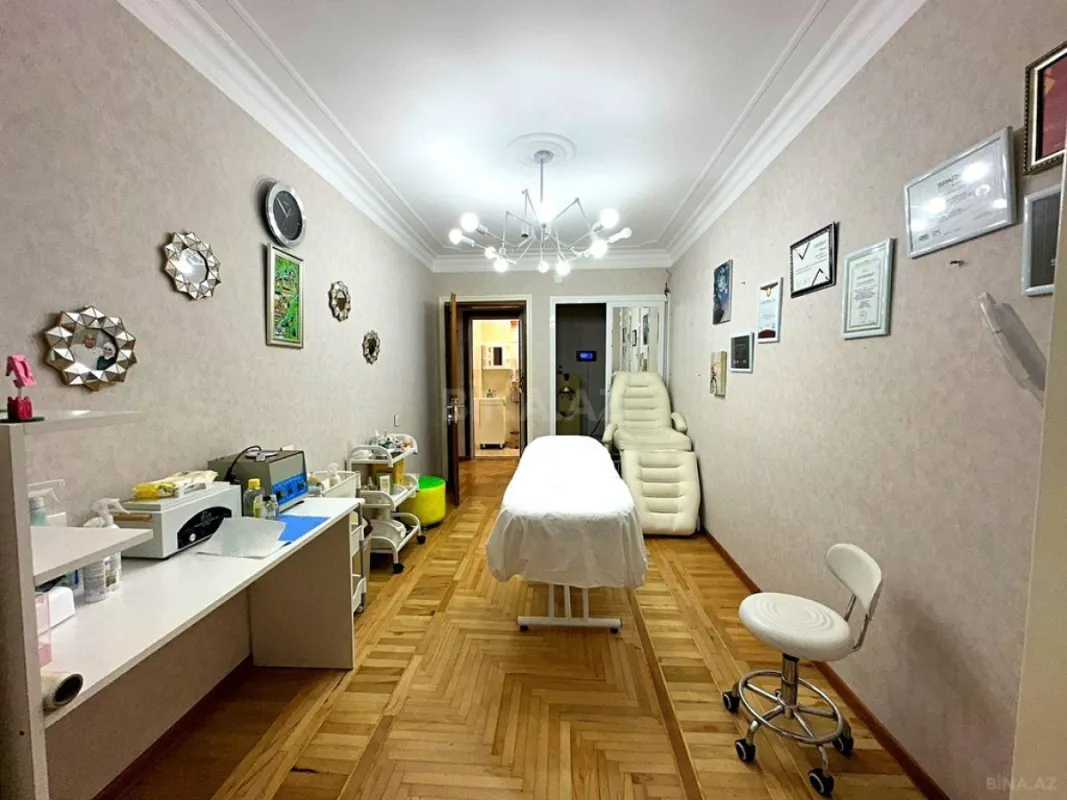 Satılır 5 otaqlı mənzil 140 m²