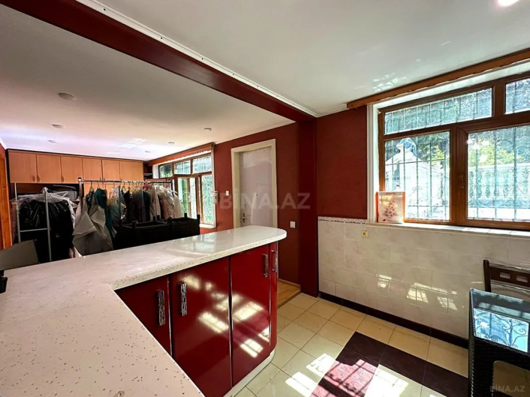 Satılır 5 otaqlı mənzil 140 m²