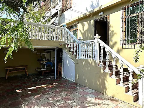 Satılır 5 otaqlı mənzil 140 m²