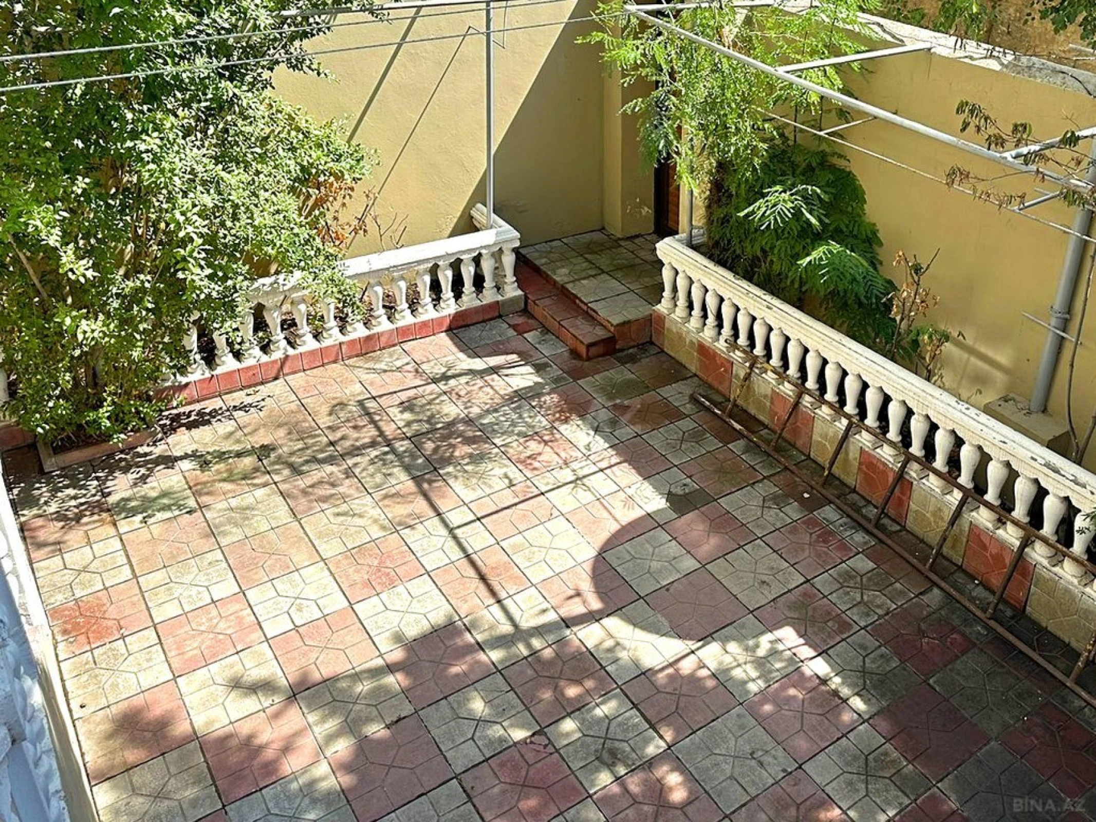 Satılır 5 otaqlı mənzil 140 m²