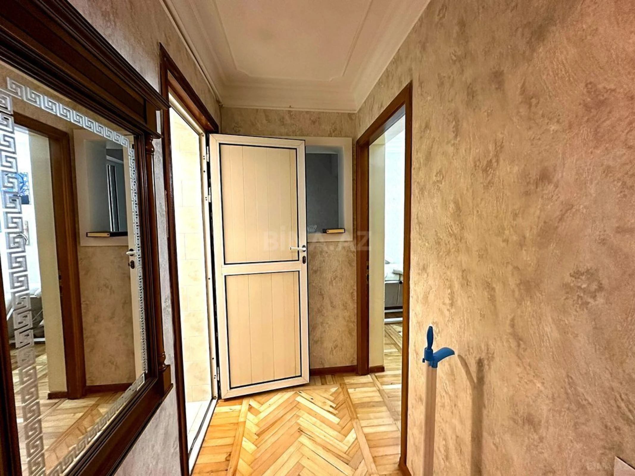 Satılır 5 otaqlı mənzil 140 m²