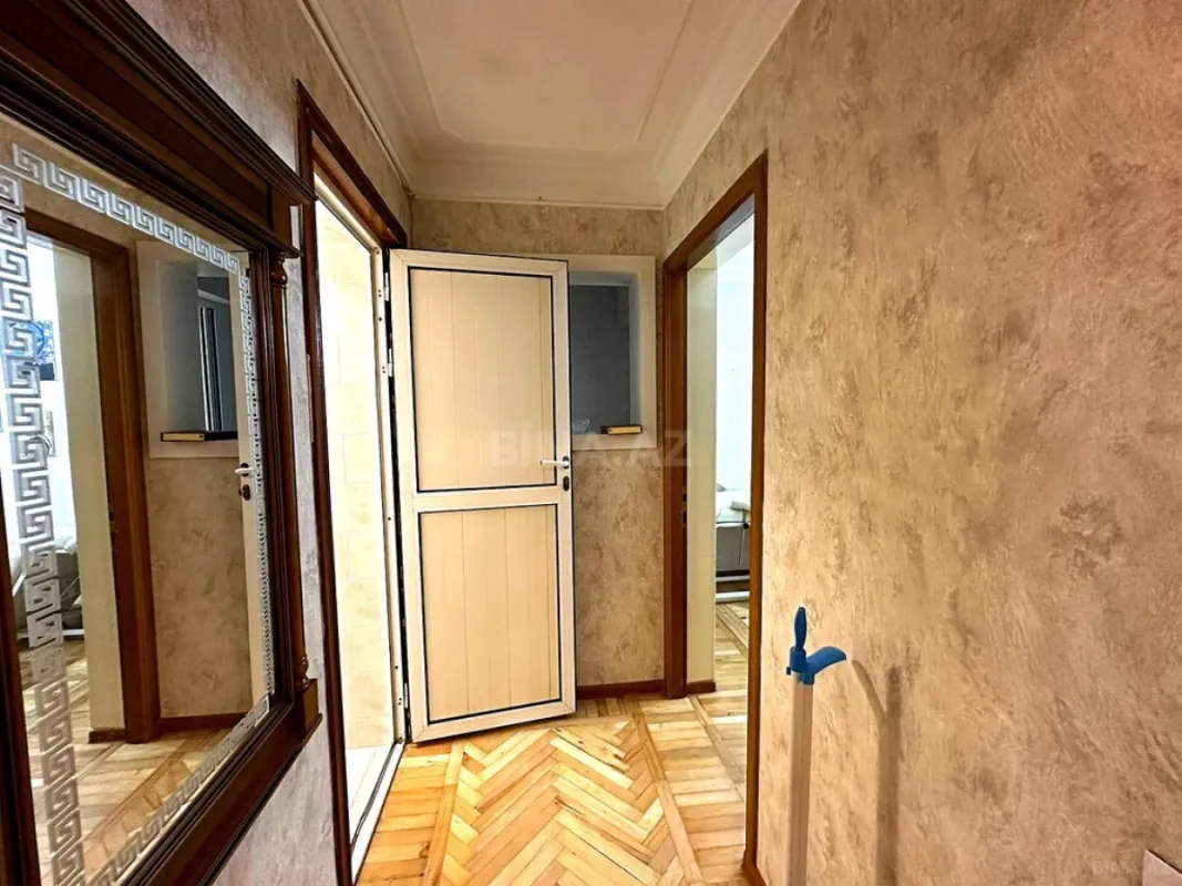 Satılır 5 otaqlı mənzil 140 m²