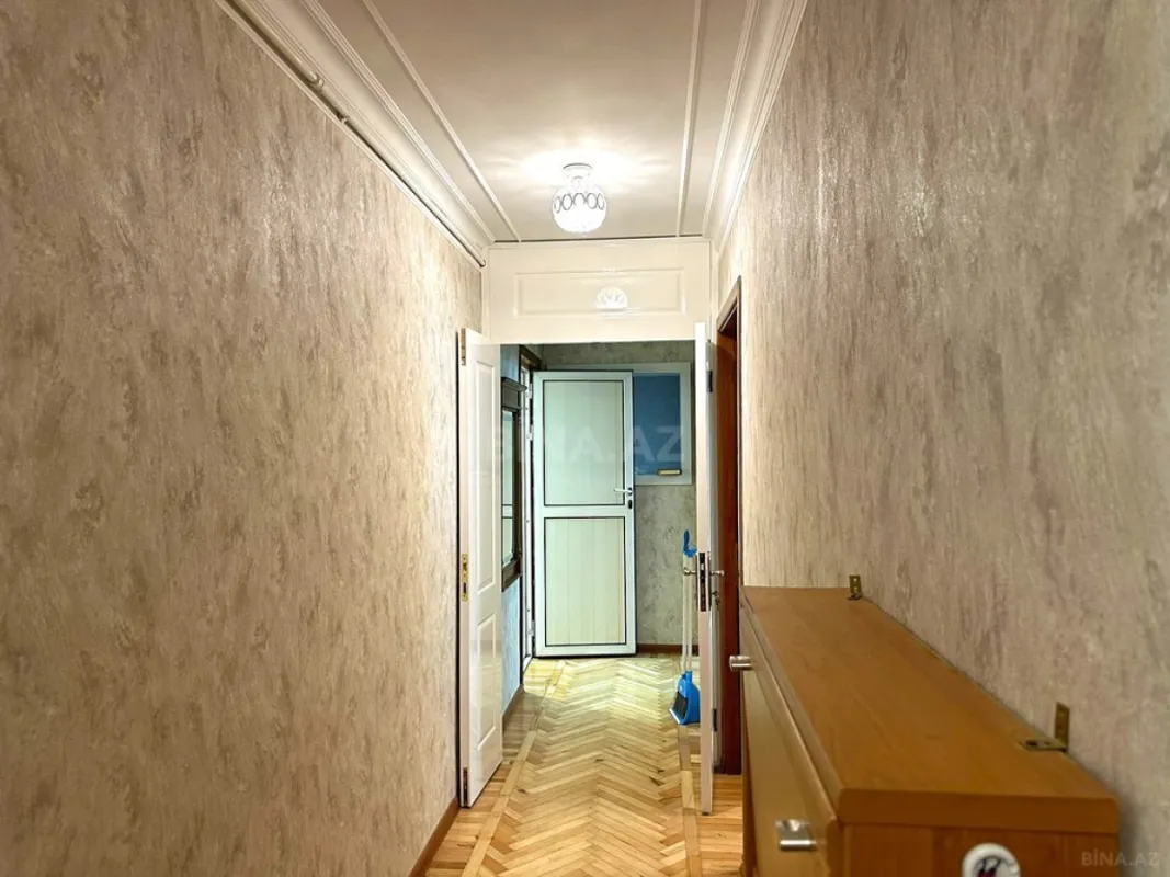 Satılır 5 otaqlı mənzil 140 m²