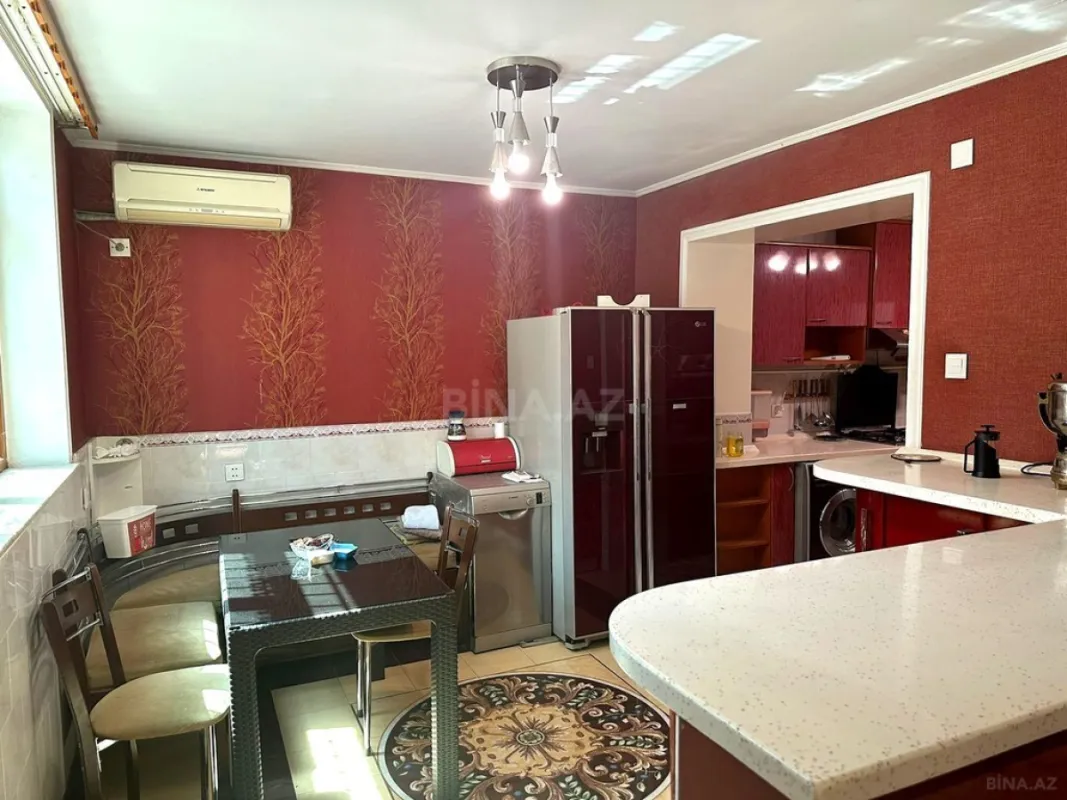 Satılır 5 otaqlı mənzil 140 m²