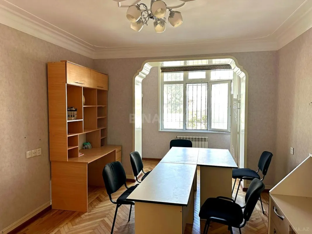 Satılır 5 otaqlı mənzil 140 m²