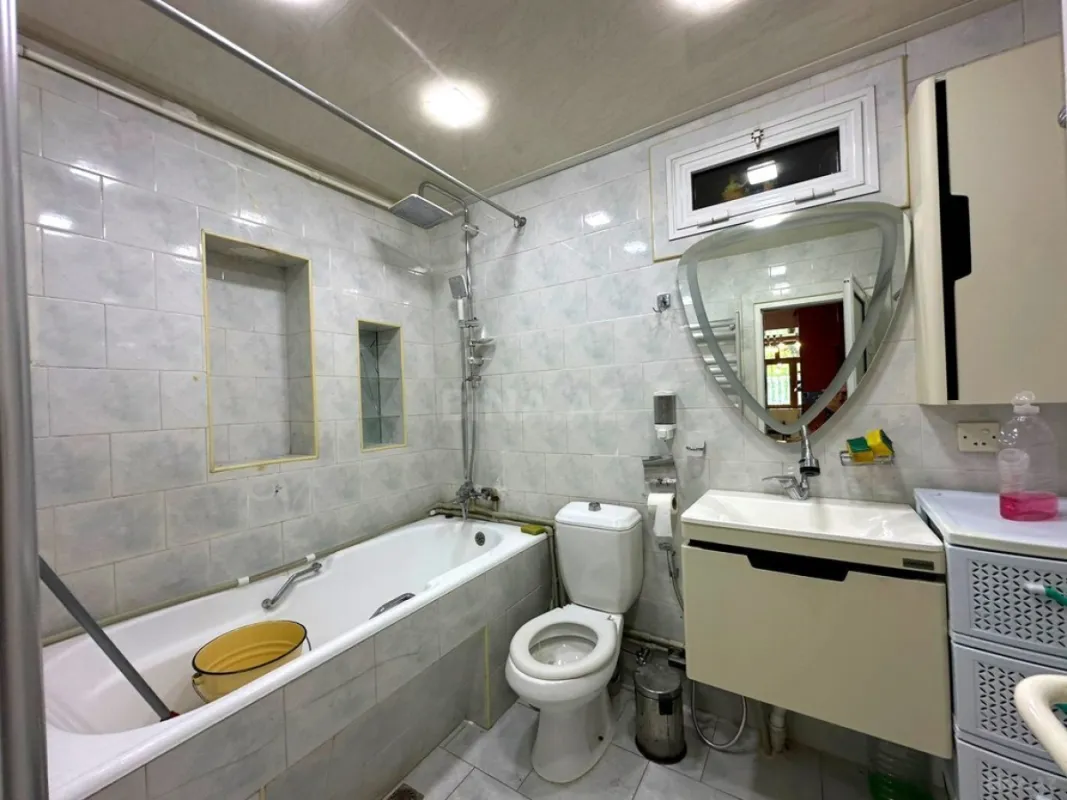 Satılır 5 otaqlı mənzil 140 m²