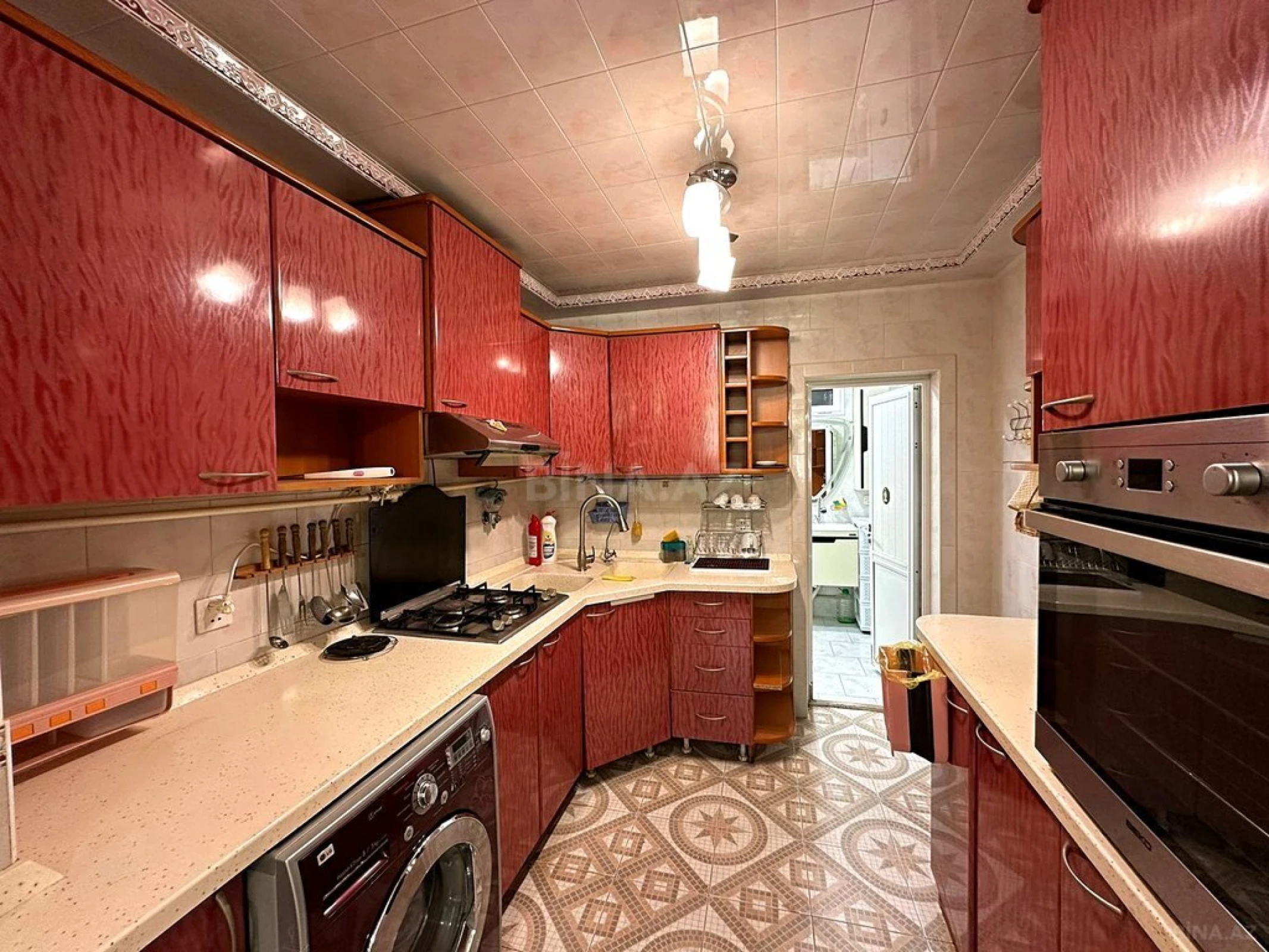 Satılır 5 otaqlı mənzil 140 m²