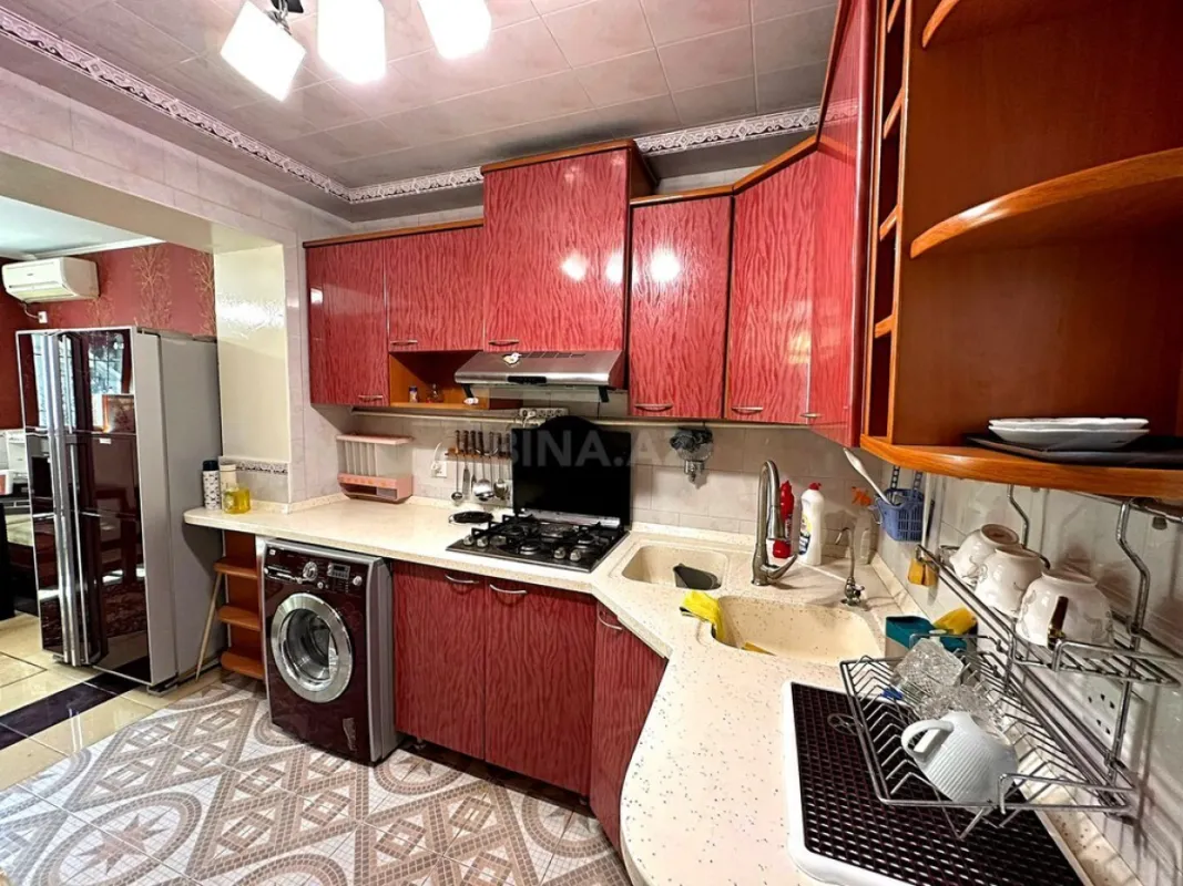 Satılır 5 otaqlı mənzil 140 m²
