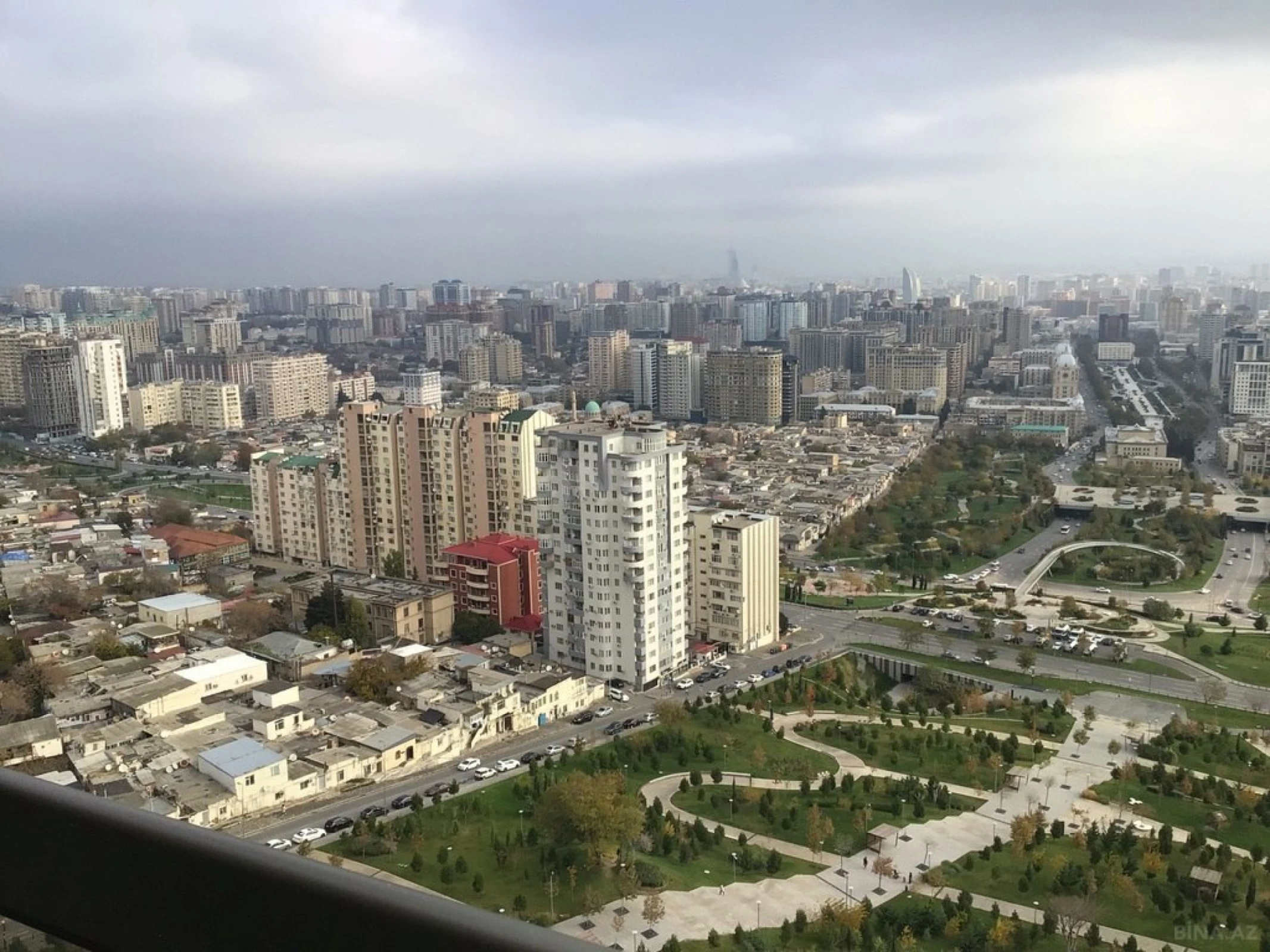 Satılır 4 otaqlı mənzil 207 m²