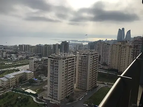 Satılır 4 otaqlı mənzil 207 m²