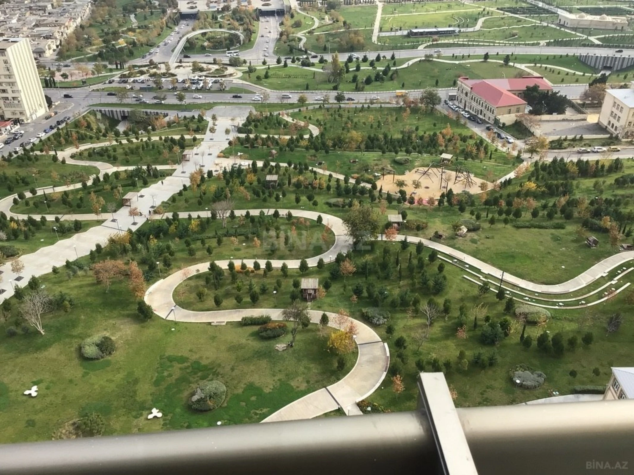 Satılır 4 otaqlı mənzil 207 m²