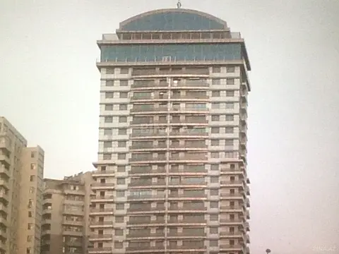 Satılır 4 otaqlı mənzil 207 m²
