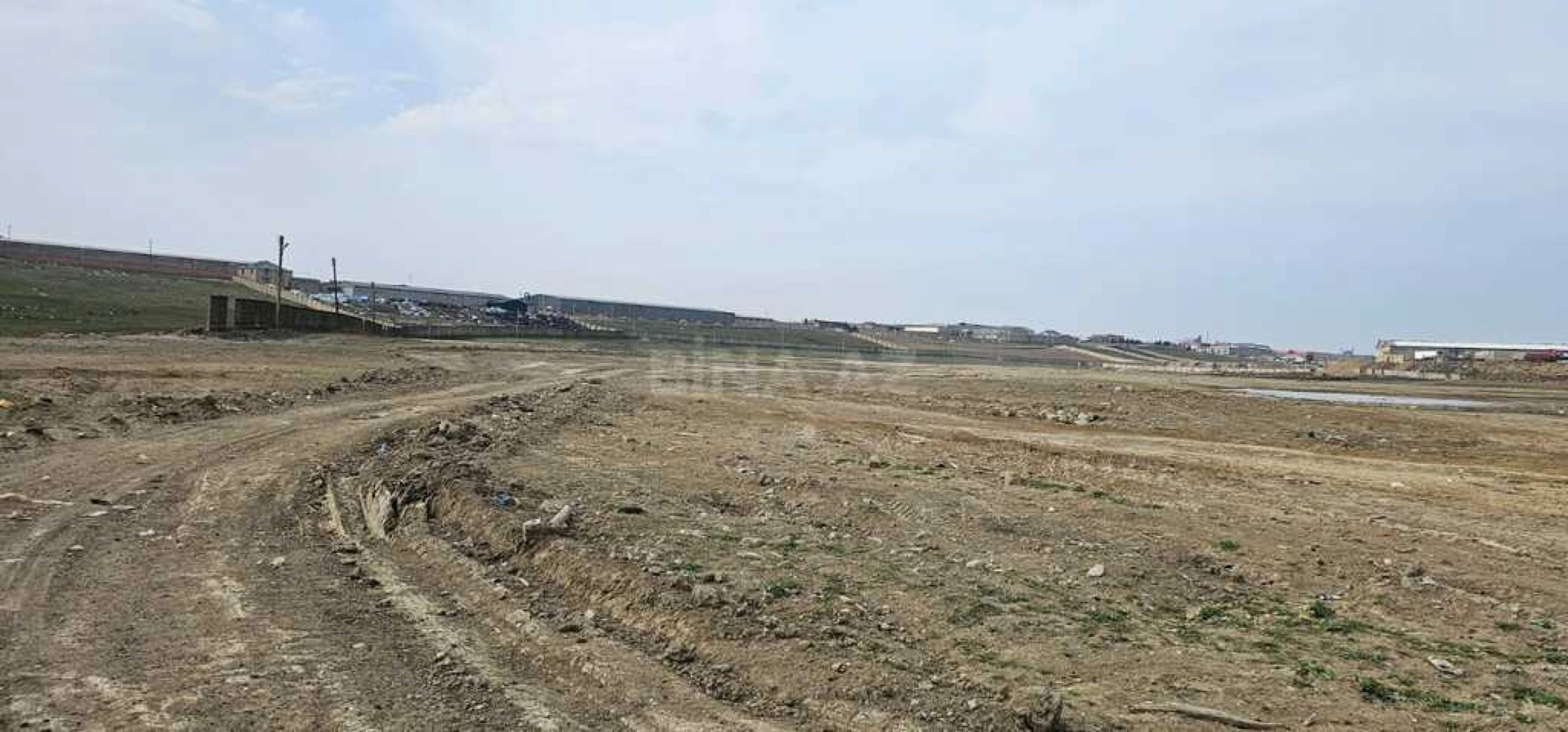 Satılır torpaq sahəsi 1100 m²
