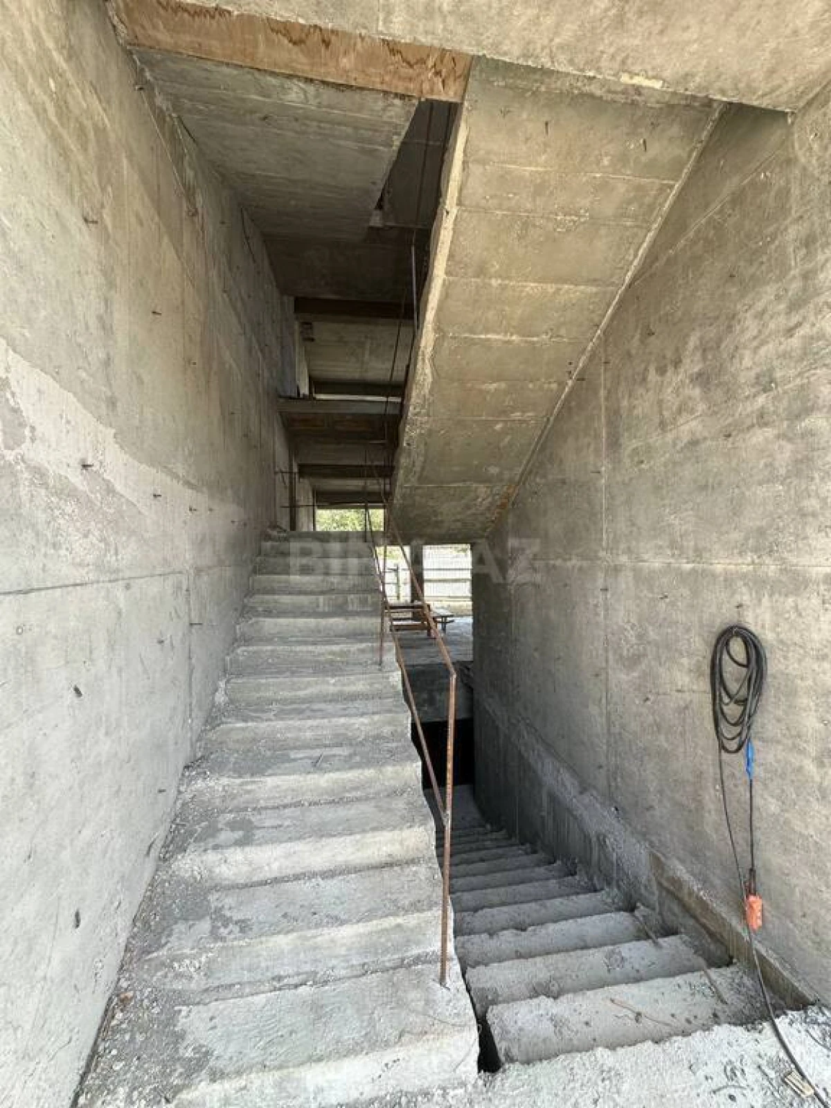 Satılır 2 otaqlı mənzil 73.8 m²