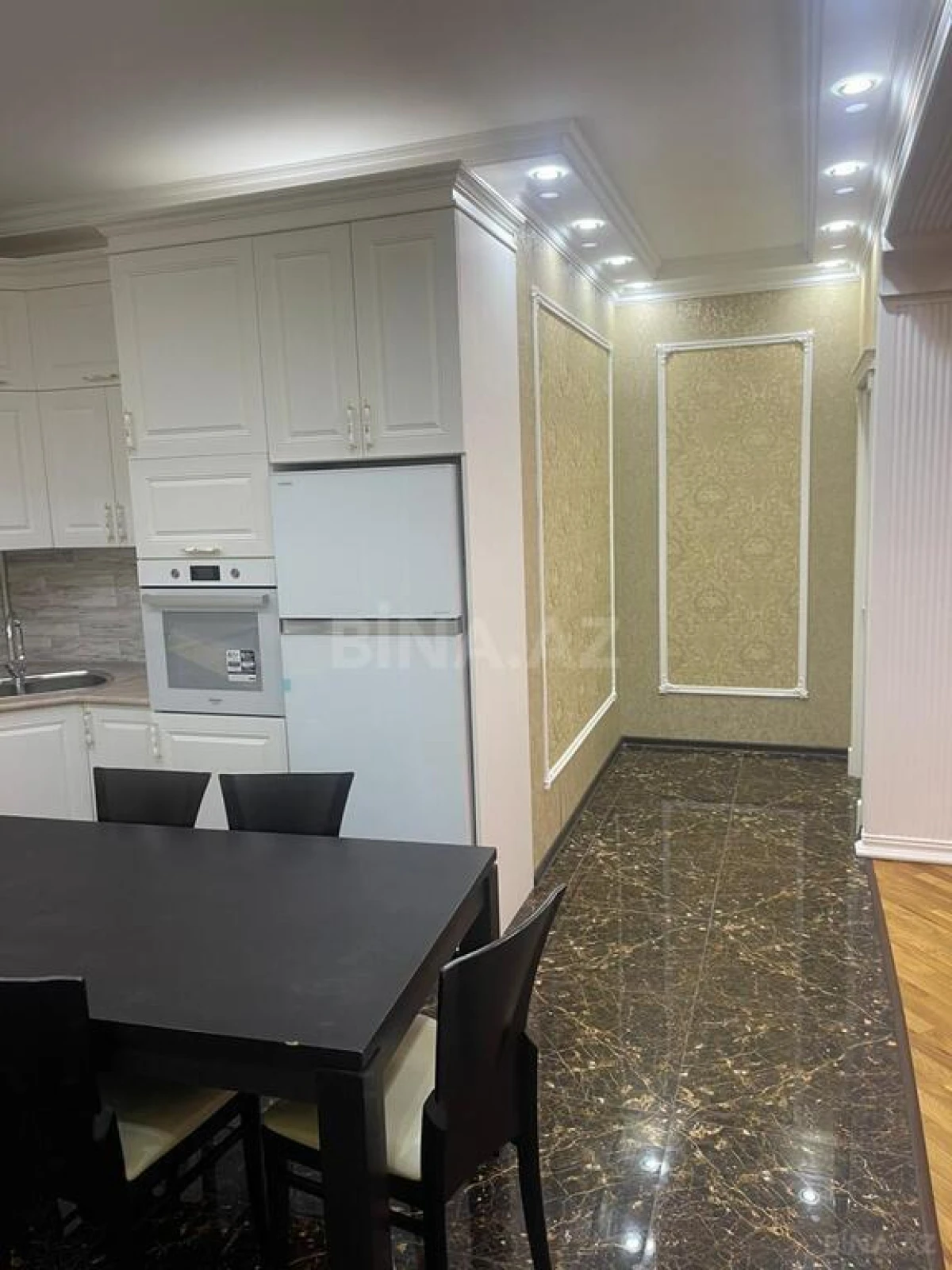 Kirayə verilir 3 otaqlı mənzil 112 m²