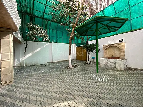 Satılır 9 otaqlı həyət evi 400 m²