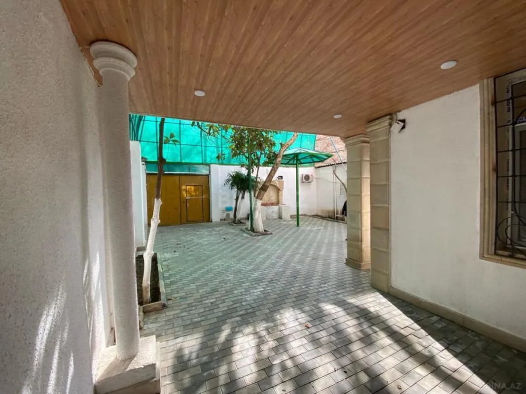 Satılır 9 otaqlı həyət evi 400 m²