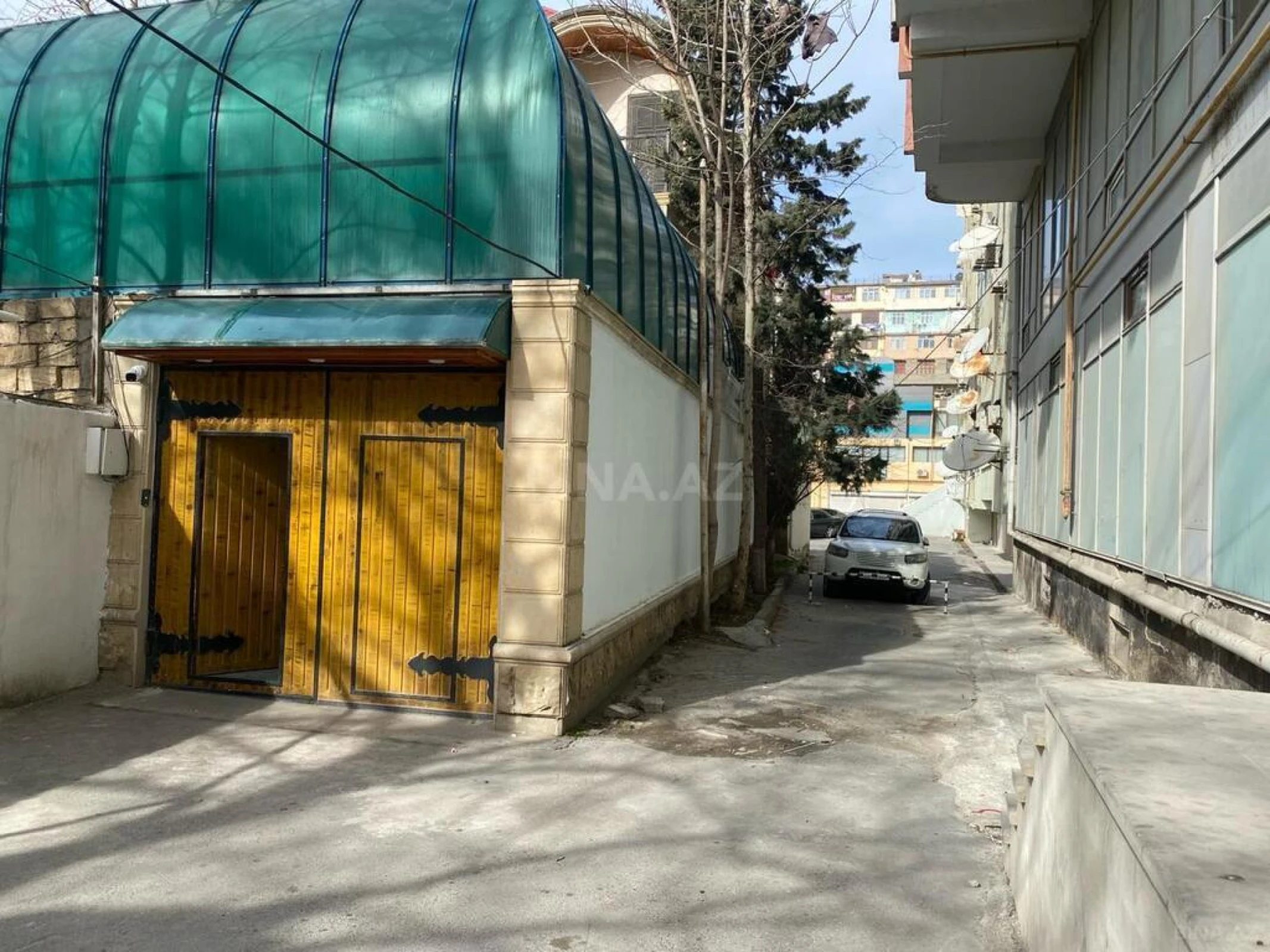 Satılır 9 otaqlı həyət evi 400 m²