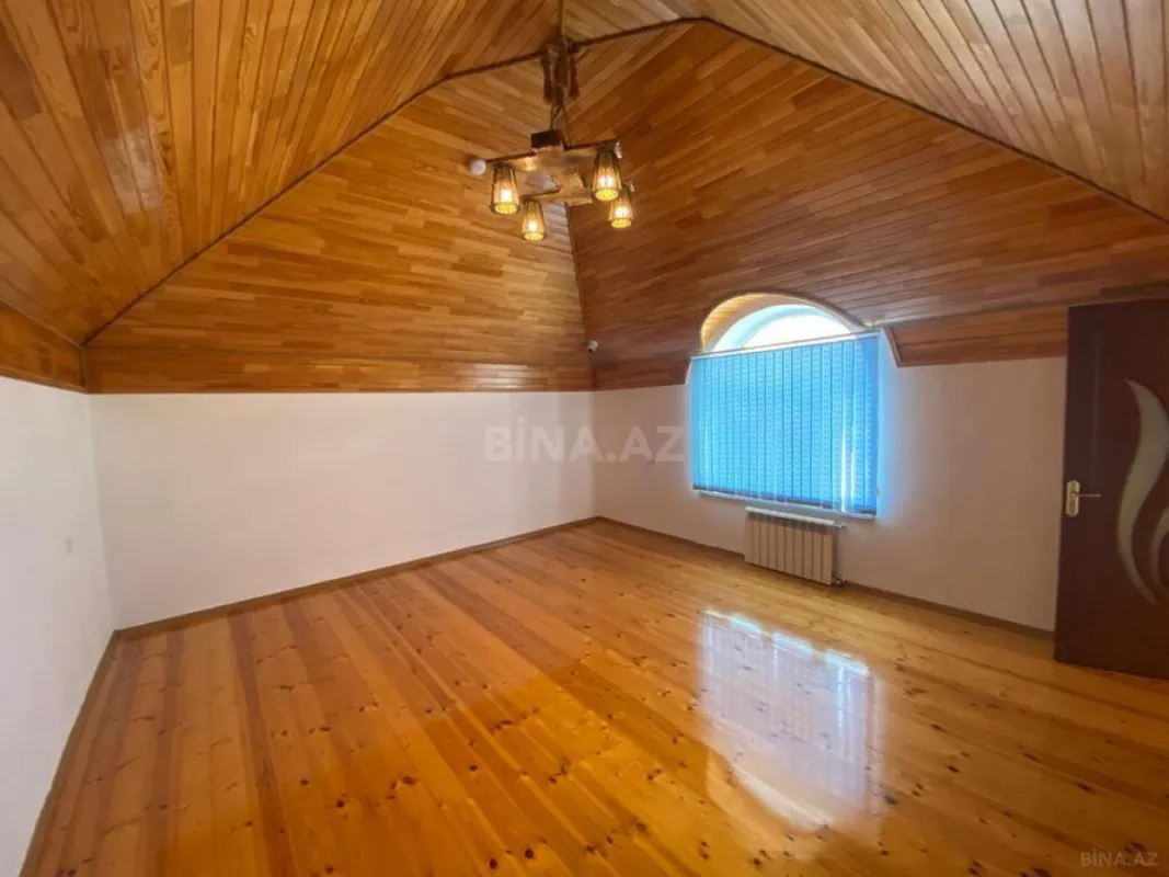 Satılır 9 otaqlı həyət evi 400 m²