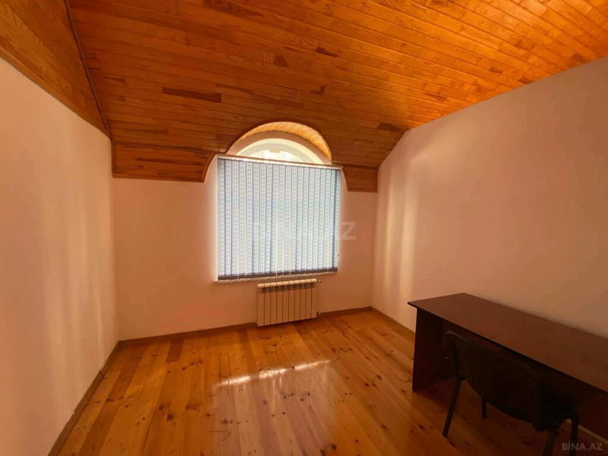 Satılır 9 otaqlı həyət evi 400 m²