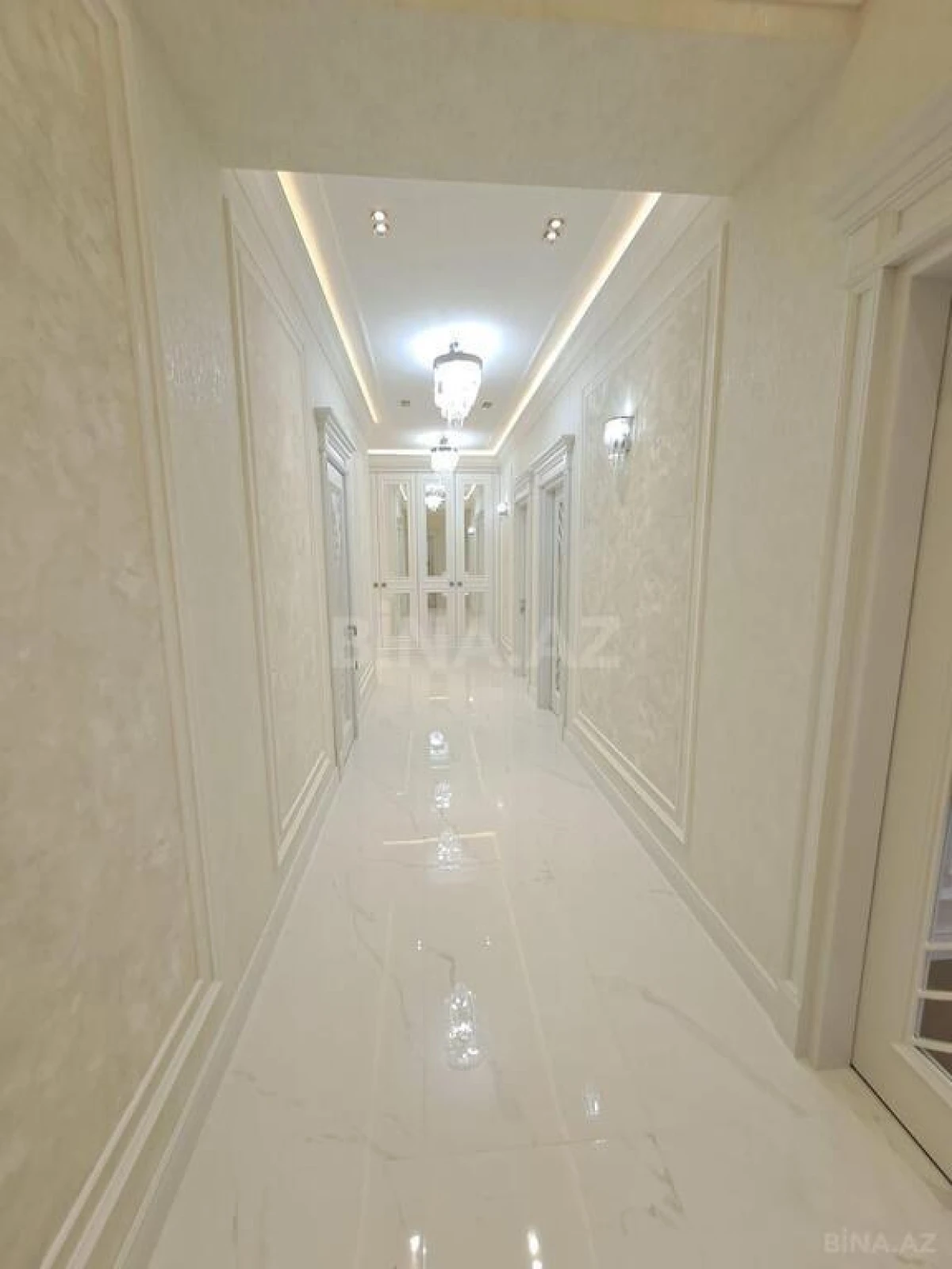 Satılır 3 otaqlı mənzil 155 m²
