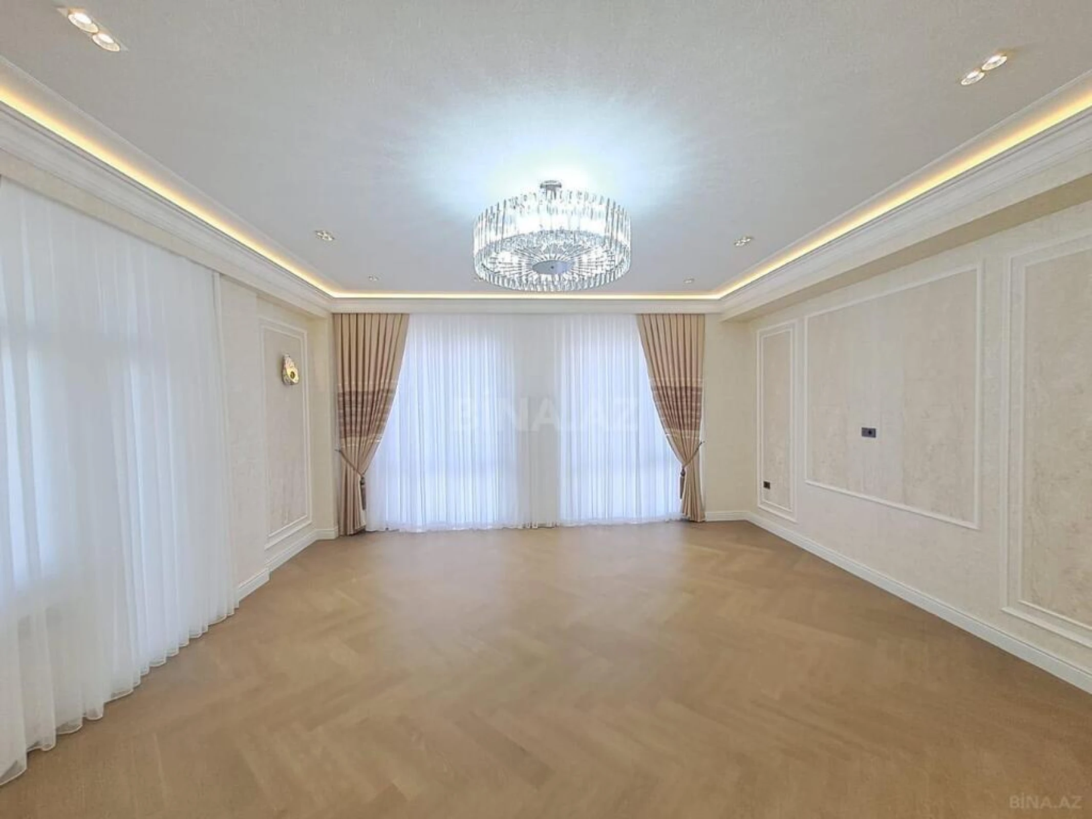 Satılır 3 otaqlı mənzil 155 m²