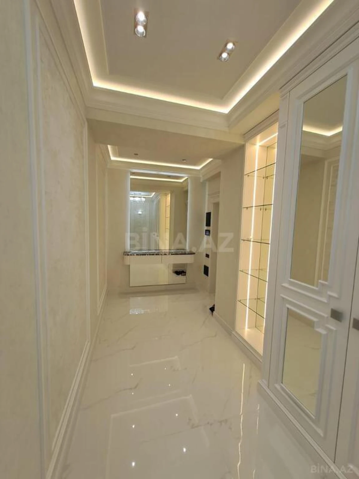 Satılır 3 otaqlı mənzil 155 m²