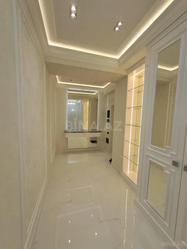 Satılır 3 otaqlı mənzil 155 m²