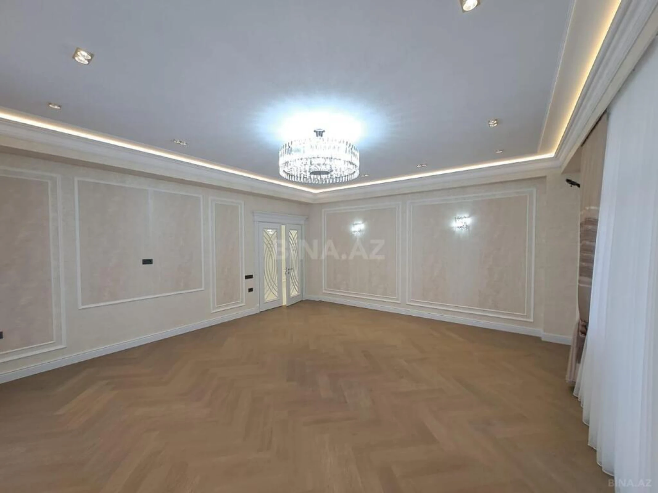 Satılır 3 otaqlı mənzil 155 m²