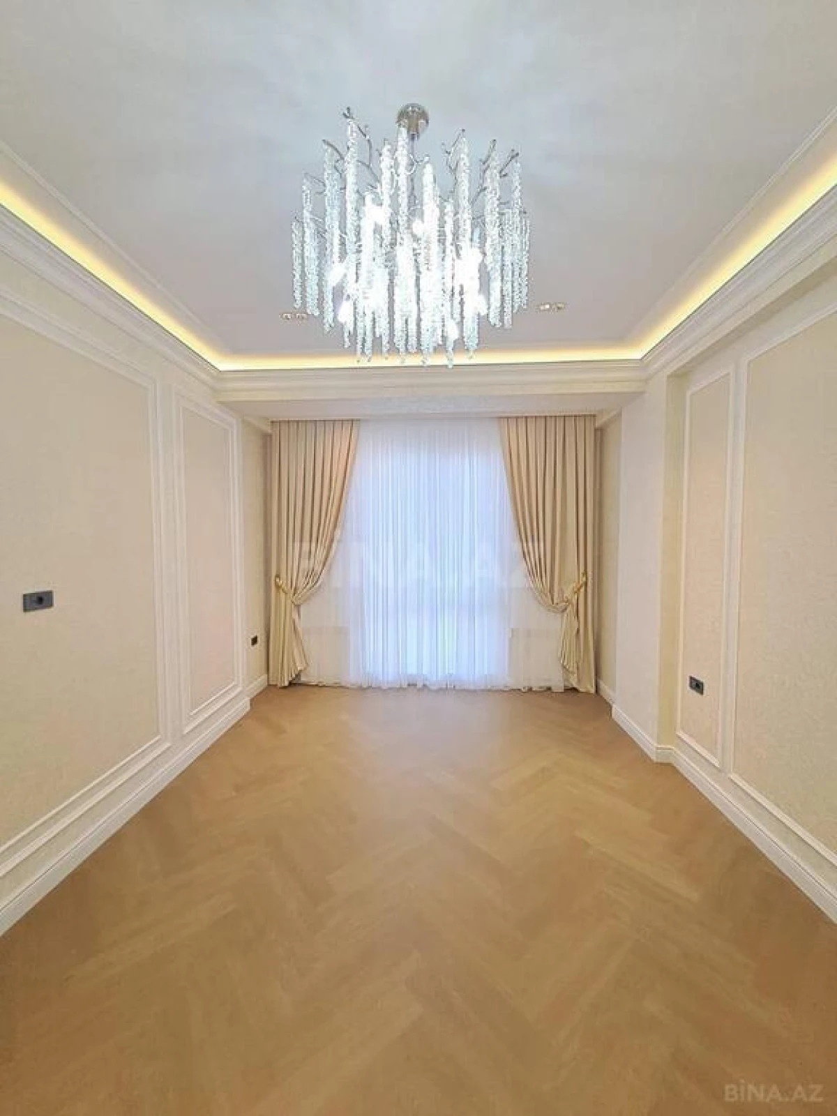 Satılır 3 otaqlı mənzil 155 m²