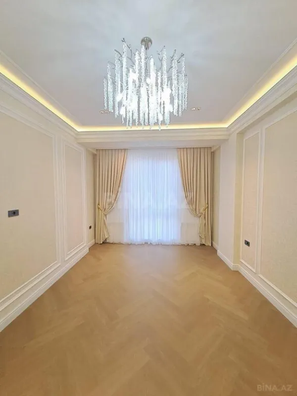 Satılır 3 otaqlı mənzil 155 m²