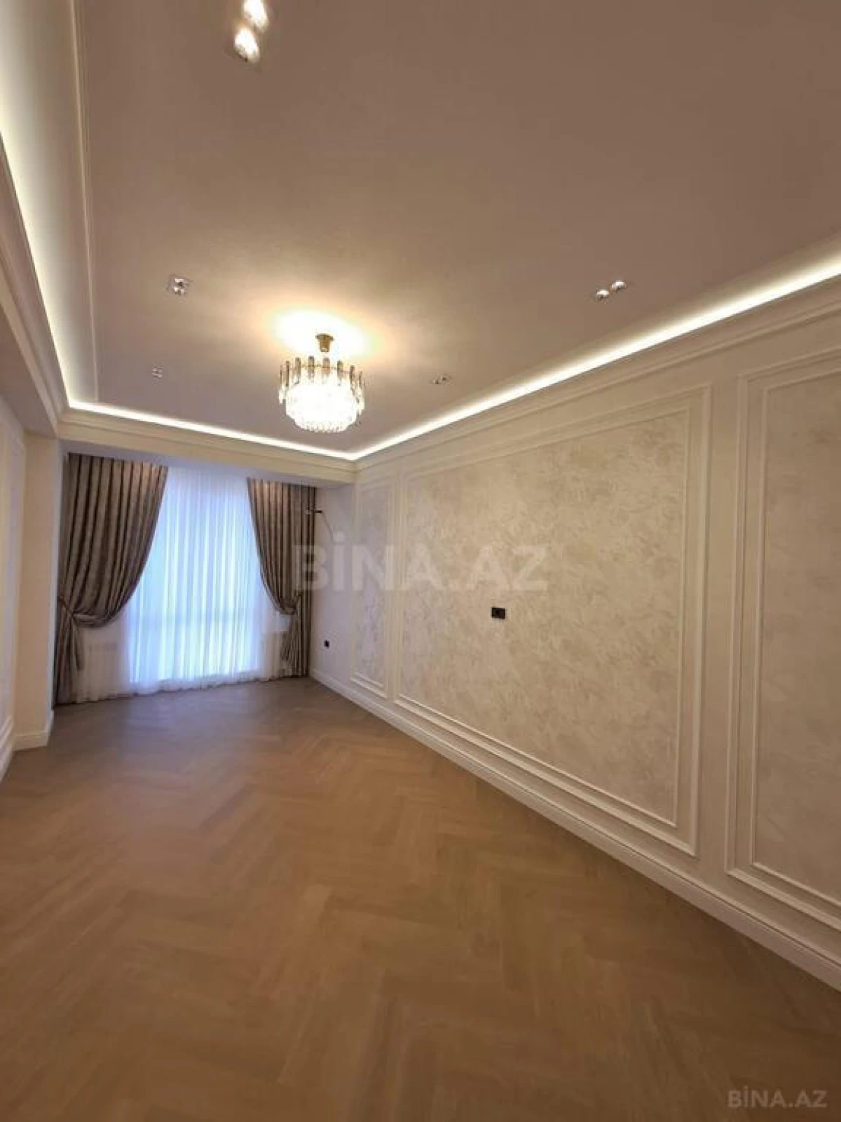 Satılır 3 otaqlı mənzil 155 m²