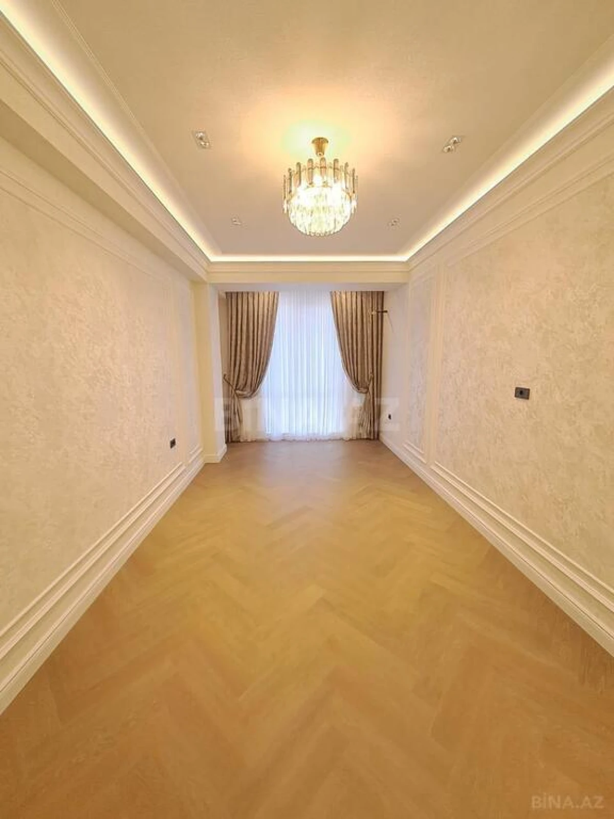 Satılır 3 otaqlı mənzil 155 m²
