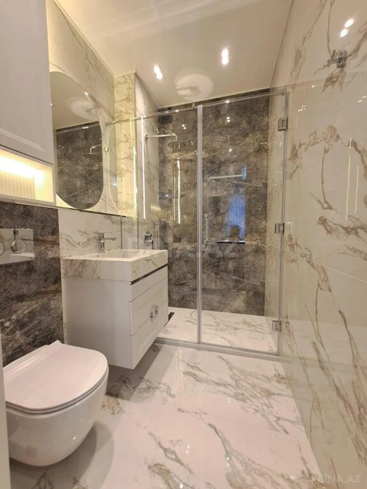 Satılır 3 otaqlı mənzil 155 m²