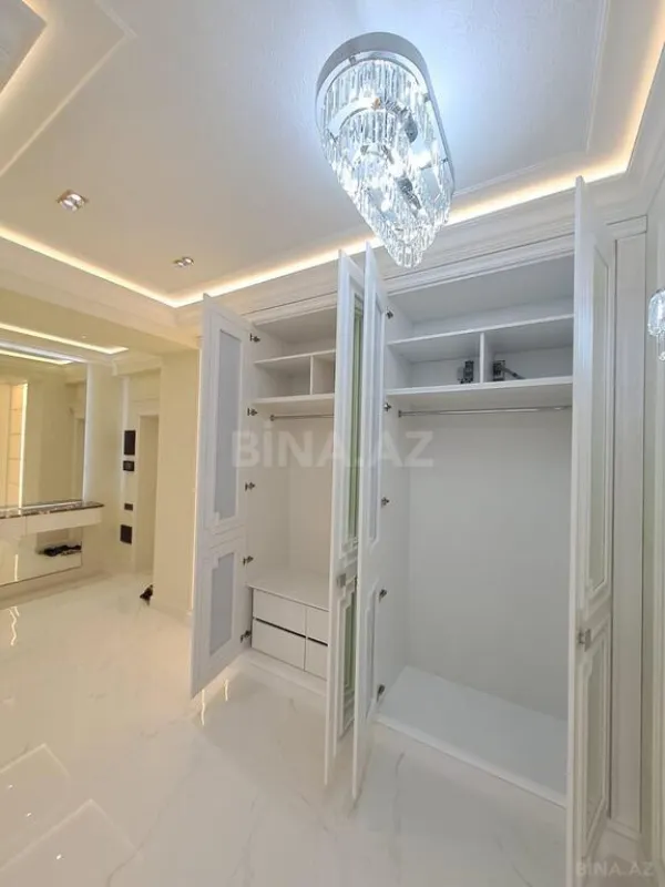 Satılır 3 otaqlı mənzil 155 m²