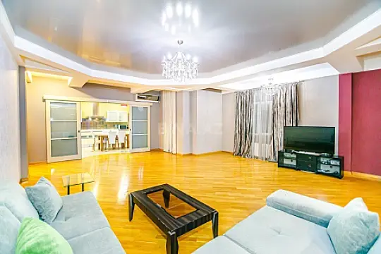 Kirayə verilir 4 otaqlı mənzil 220 m²